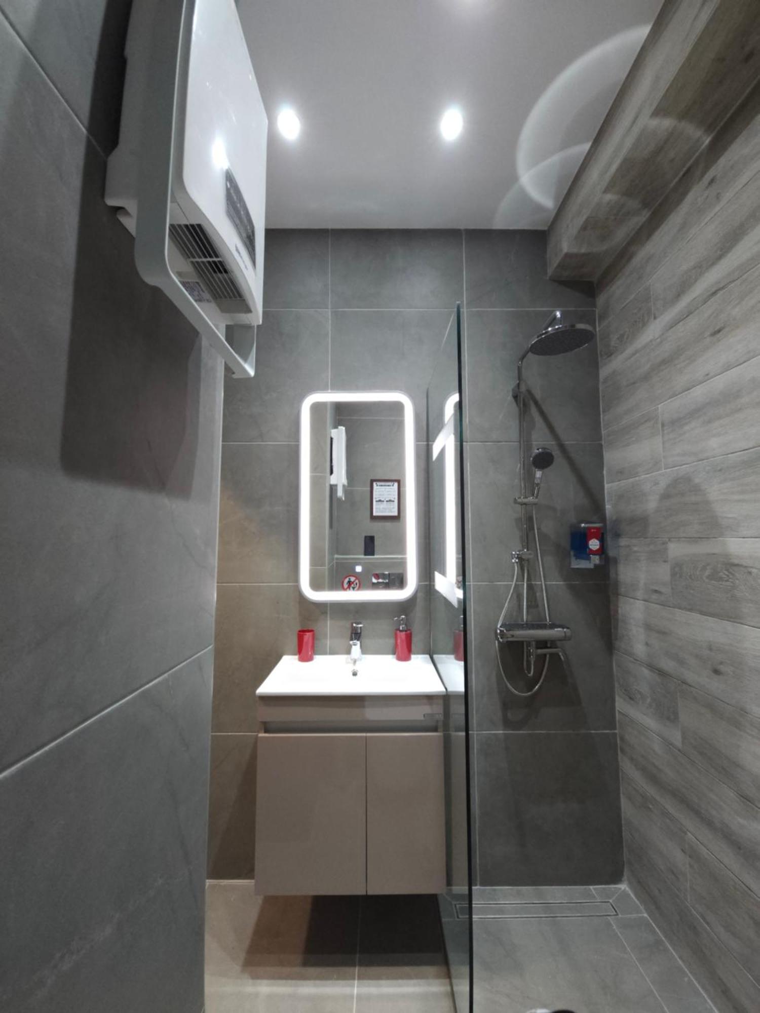 Dione Luxury Business Suite In The Heart Of เอเธนส์ ภายนอก รูปภาพ