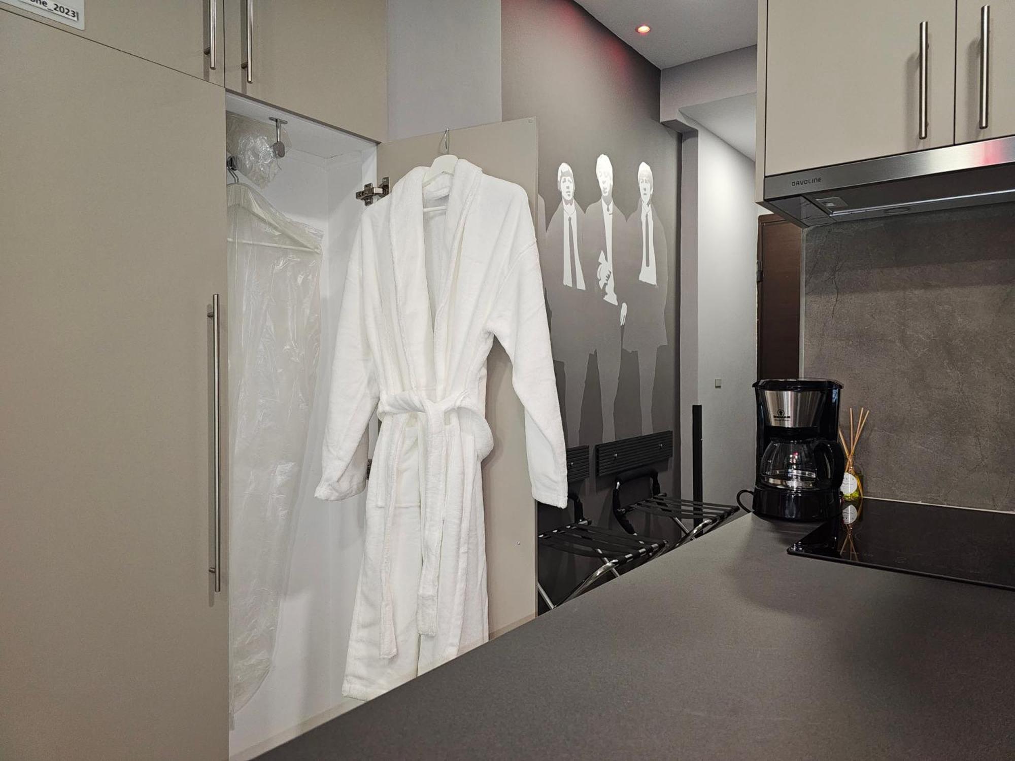 Dione Luxury Business Suite In The Heart Of เอเธนส์ ภายนอก รูปภาพ